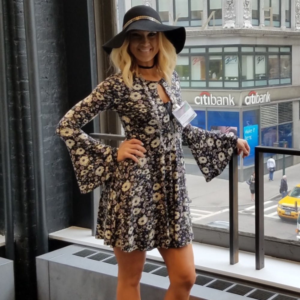 🍑5 for $25 SALE! Bell Sleeve Dress